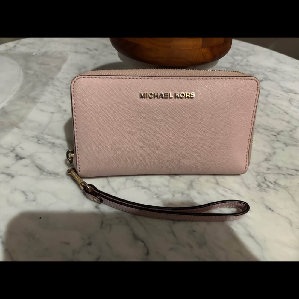 MICHEAL Kors Jet Set wallet with phone pocket and removable strap